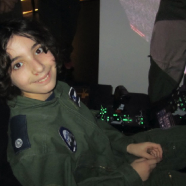 Yoni piloting an F-16 Simulator
